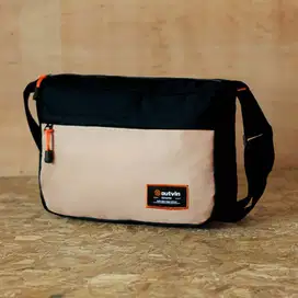 Outvin Tas Sling Bag Pria Outvin dengan Desain Eksklusif dan Tali Peng