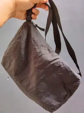 Tas Selempang model Uniqlo