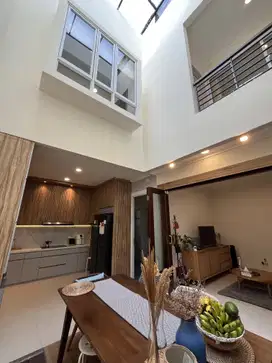 Rumah Cantik Full Furnished, Full Renovasi Di Eastern Cosmo The Icon