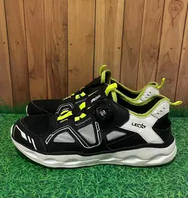 Sepatu running lecaf
