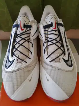 Sepatu Basket
Nike Precision VII Easyon