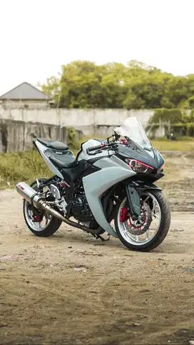 R25 tahun 2016 warna grey