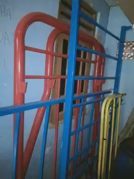 Ranjang kasur tingkat besi