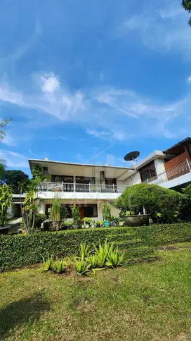 RUMAH LOKASI STRATEGIS DAN NYAMAN DI CIUMBULEUIT BANDUNG