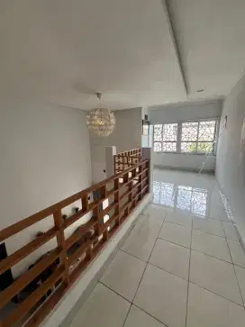 DISEWAKAN RUMAH 5 KAMAR FULL FURNITURE SERANG KOTA 5 MENIT TOLL