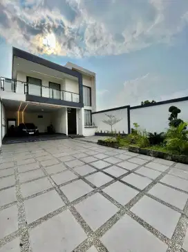 Rumah Mewah 2 Lantai Full Furnish Dengan Kolam Dekat RSA UGM