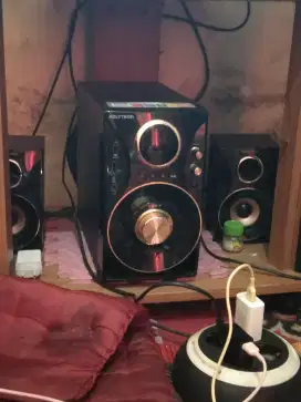 Speaker polytrone