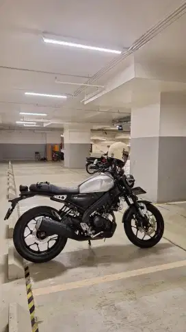 Yamaha XSR 155 - Mulus Terawat - Silver on Black