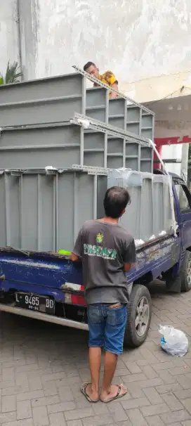 Rak besi serbaguna ramping