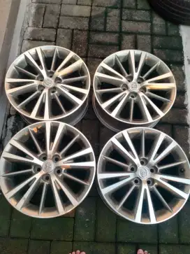 Velg oem altis r16 pcd5x100