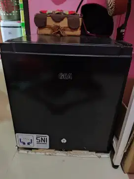 Kulkas GEA mini bar