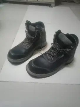 sepatu safety by ceetah no 40 jual BU