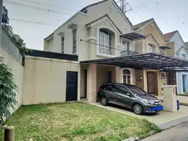 DISEWA RUMAH FULL FURNISH POSISI HOEK DI ROLLING HILLS LIPPO KARAWACI