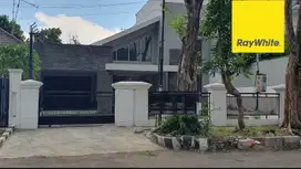 Dijual Rumah Pusat Kota di Jl Wr Supratman Surabaya