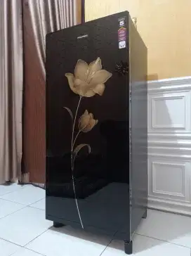 Kulkas 1 Pintu Polytron Kaca 180 liter KULKAS Belleza Hitam Gold Mulus