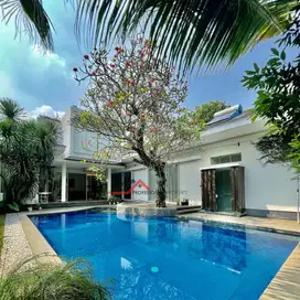 Rumah Modern Tropical Lokasi Bagus Di Ampera Kemang