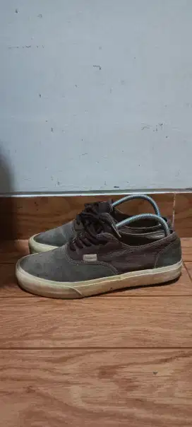 Sepatu vans era & old skool