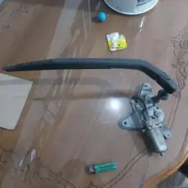 Motor wiper fortuner