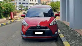 Toyota sienta v matic 2018 merah cash kredit proses bisa dibantu