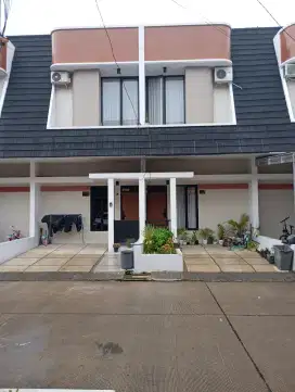Dijual atau DiTO rumah 2 lantai