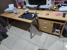 Meja kantor komputer 2 sisi informa besar dan bagus