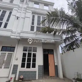 DIJUAL TOWNHOUSE JALAN TADUAN KOMPLEK REGENT ESTATE (WIBOWO & WINSHEN)