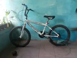 Sepeda BMX senator