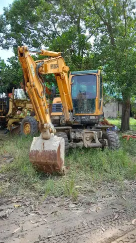 HYUNDAI WHEEL EXCAVATOR