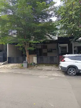 Disewakan Rumah Asri, 2 lantai di Cendana Residence.