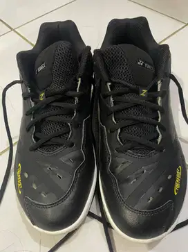 Sepatu Yonex SHB Z3 98% (Bekas - Pemakaian 1 bulan) Ukuran 44