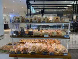 CREW OUTLET, SALES COUNTER BAKERY