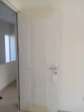 Dijual pintu kamar tidur putih bekas rasa baru murah