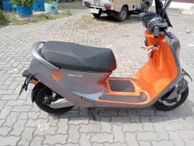 Dijual Motor Listrik Yadea G6 Tahun pemakaian 2024