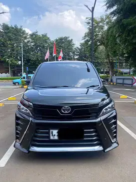 Toyota Voxy 2.0 Bensin 2017
