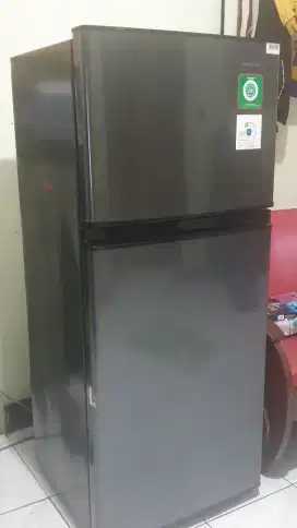 Kulkas Sharp 2 pintu tanpa bunga Es
