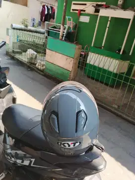 Helm KYT Second like new | Lokasi Mangga Besar