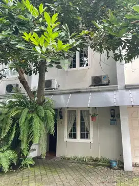 Disewakan: townhouse Mampang