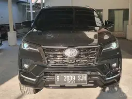 low kmToyota Fortuner 2.8 VRZ GR Sport AT 2022 Hitam PREMIUM  B2039SJH