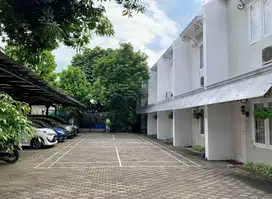 Disewakan: townhouse Mampang