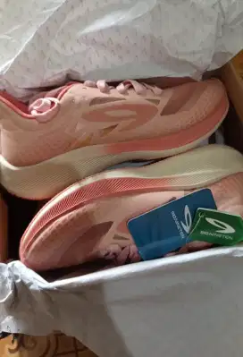 sepatu running nineteen