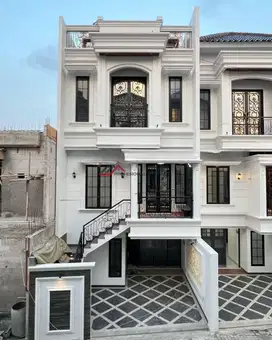 Rumah Brand New American Classic Dalam Town House Di Cilandak