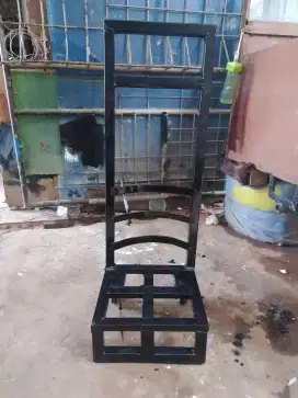 Troli barang dan galon