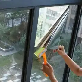 Pasang KacaFilm Kantor Cafe Sticker Kaca Film Gedung siap antar rumah