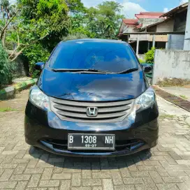 Freed SD 2012 Hitam ( Cash murah )