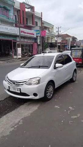 Toyota Etios Valco 1.2 M/T