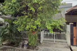 Wisma Permai Rumah Lama Terawat Dekat Dharmahusada