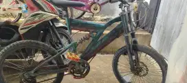 Jual speda ada 2 biji