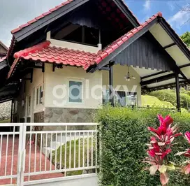 Villa Grand Trawas Mojokerto 2 Lantai Lokasi Strategis
