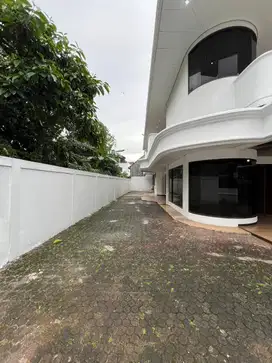Disewa Rumah Besar Luas , Strategis Buat Usaha Cilandak