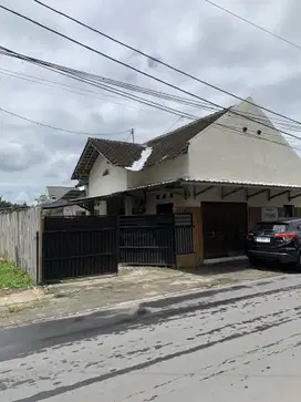 Tanah ada Bangunannya lokasi Strategis